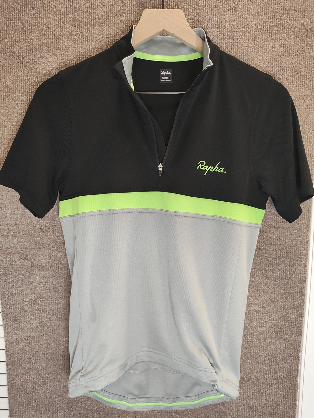 Rapha Men’s Black and Gray Short Sleeve Cycling Jersey with Lime Accents
